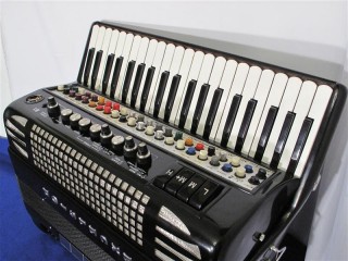 Excelsior MIDI piano accordion with expander